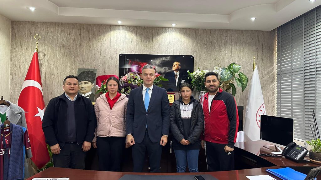 Kaymakam Karamahmut İl Birincisi Öğrencilere Başarılar Diledi