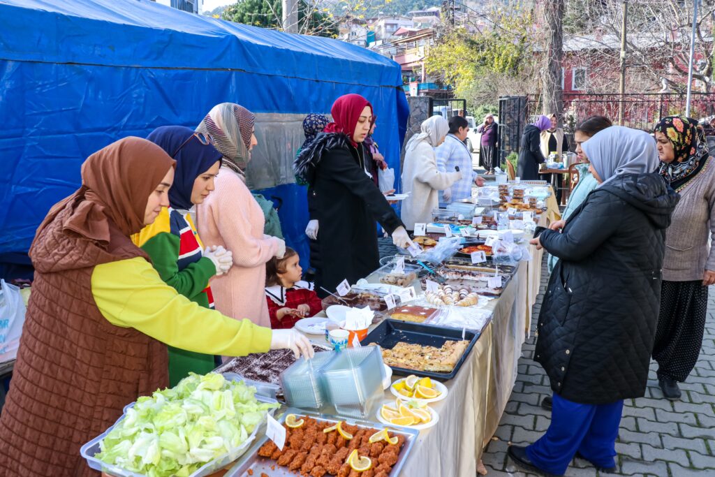 Pozantı’da ‘Filistin Kardeşlik Kermesi’ düzenlendi