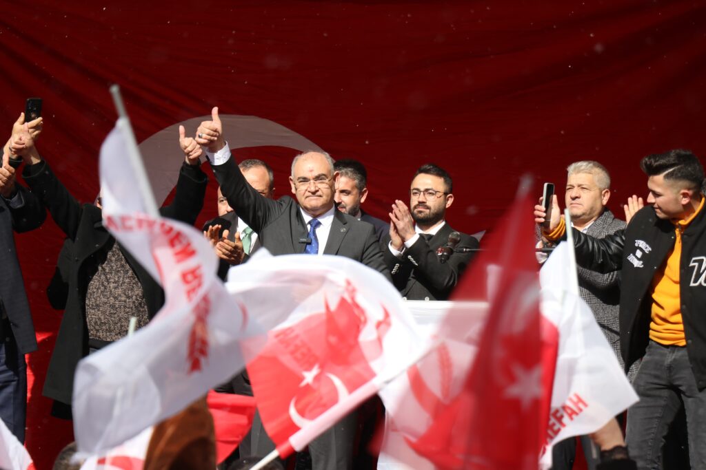 Başkan Çay’dan Miting Gibi İlçe Başkanlığı Açılışı