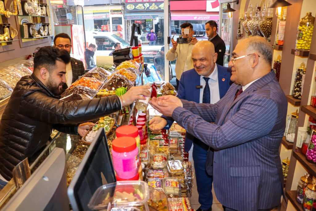 Büyükşehir Adayı Selahattin Baysal Pozantı’da Vatandaşla Buluştu