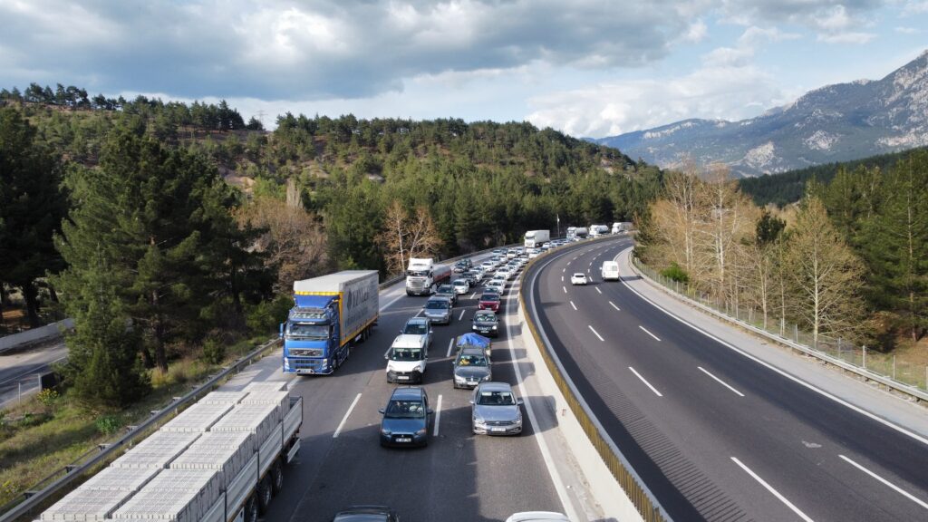 Adana-Pozantı Otoyolunda Bayramı Yoğunluğu Yaşandı