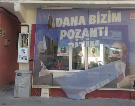CHP Pozantı İlçe Binasına Saldırı Düzenlendi