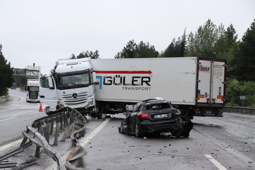 Pozantı Otoyolunda Zincirleme Kaza; 7 Yaralı
