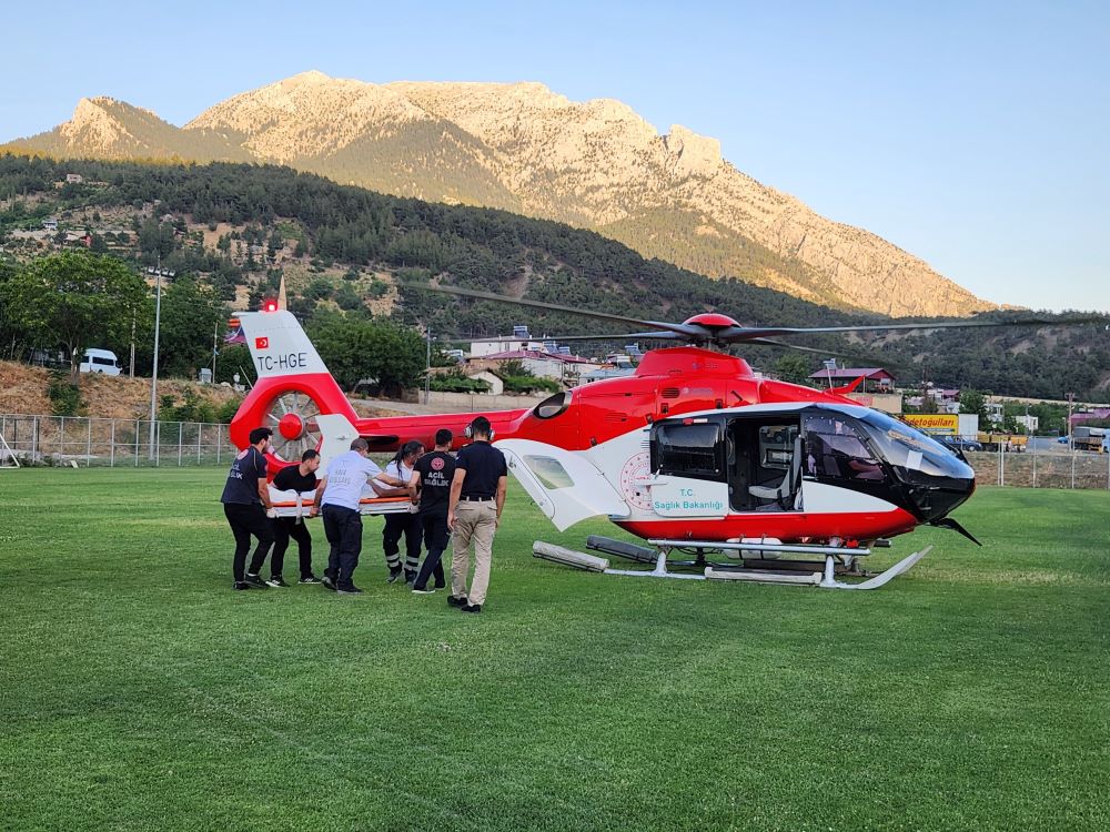 Kazada Yaralanan Genç İçin Ambulans Helikopter Geldi