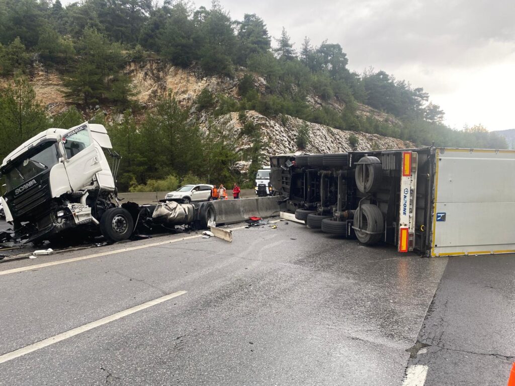 Pozantı – Tarsus Otoyolunda Zincirleme Kaza: 9 Yaralı