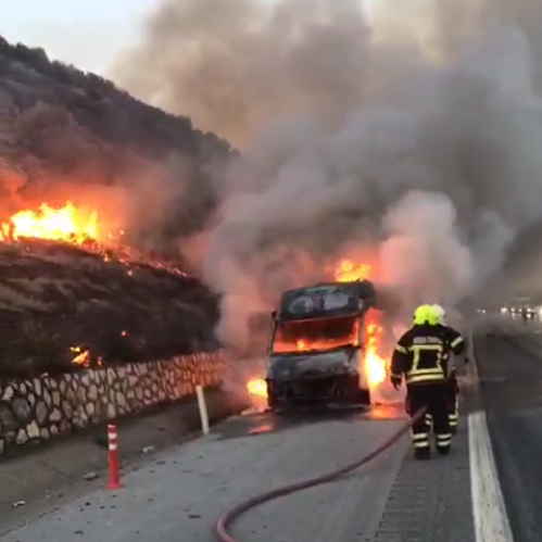 Pozantı Otoyolunda Servis Minibüsü Yandı