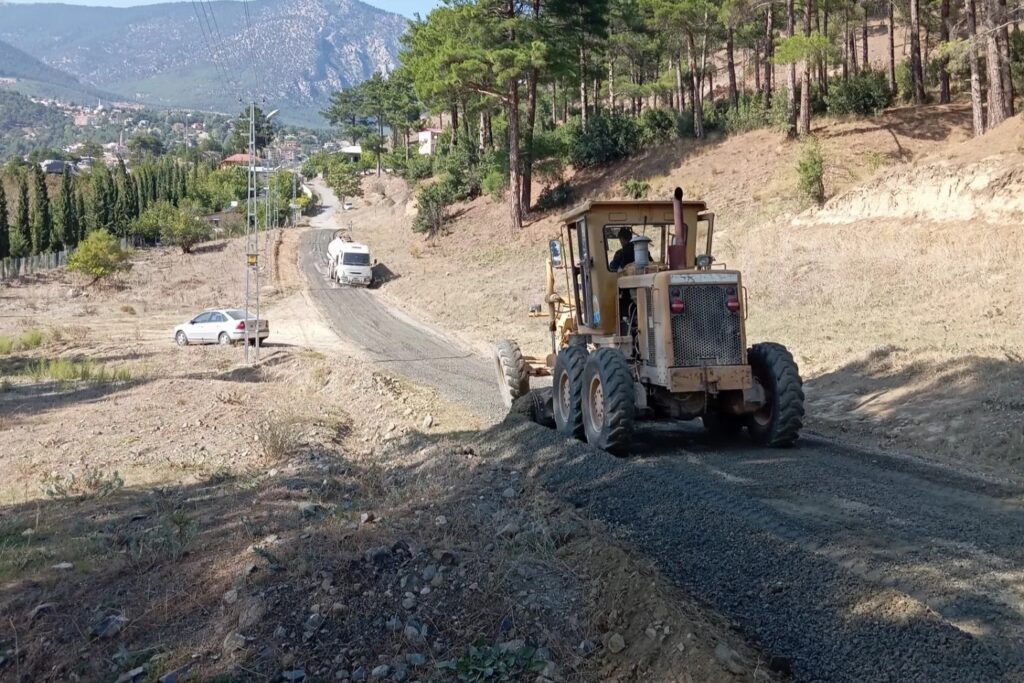 Büyükşehirden Gökbez’de 17 Kilometrelik Yol Çalışması