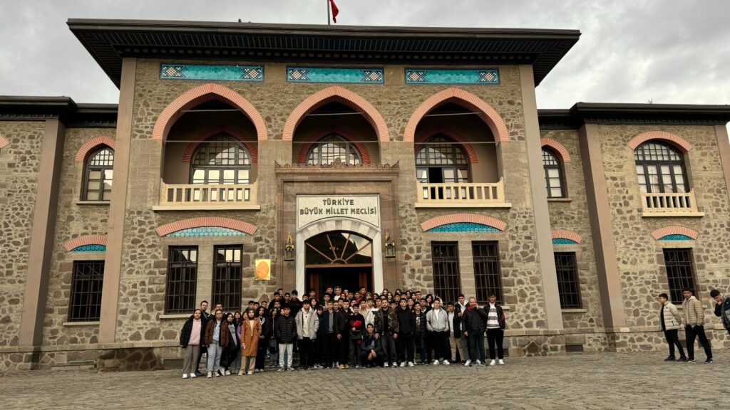 Pozantı Bişekil Öğrencileri Ankara’da Kültür Gezisinde