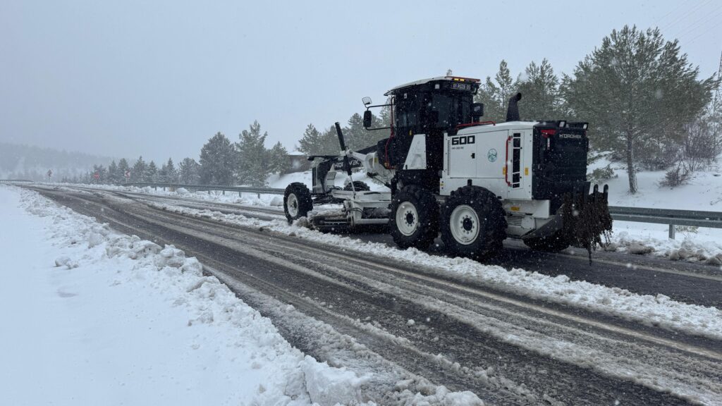 Pozantı’ya Mevsimin İlk Karı Yağdı