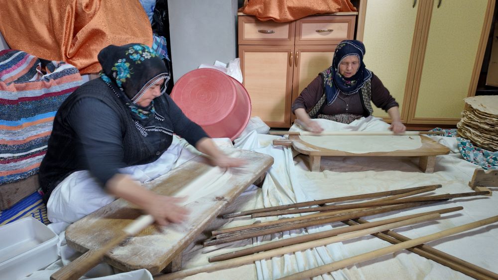 Gökbezli Ev Hanımlarının Kışlık Hazırlıkları Başladı