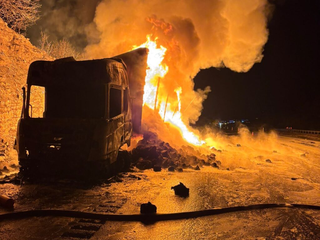 Pozantı – Tarsus Otoyolunda Tır Yangını