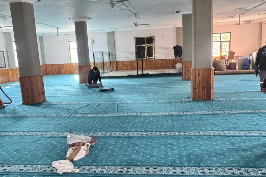 Pozantı Merkez Camiinin Halıları Yenilendi