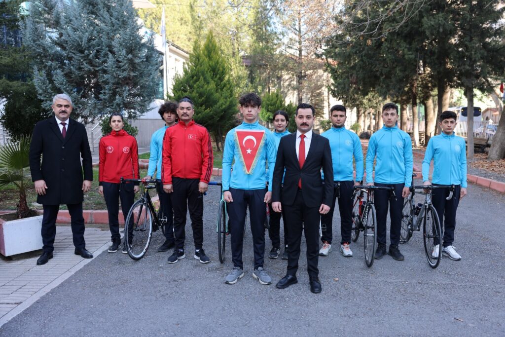 Vilayet Devir Teslim Sembolü Türk Bayrağı Pozantı’dan Yola Çıktı