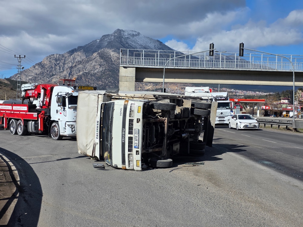 Gökbez Işıklarında Kamyonet Kazası