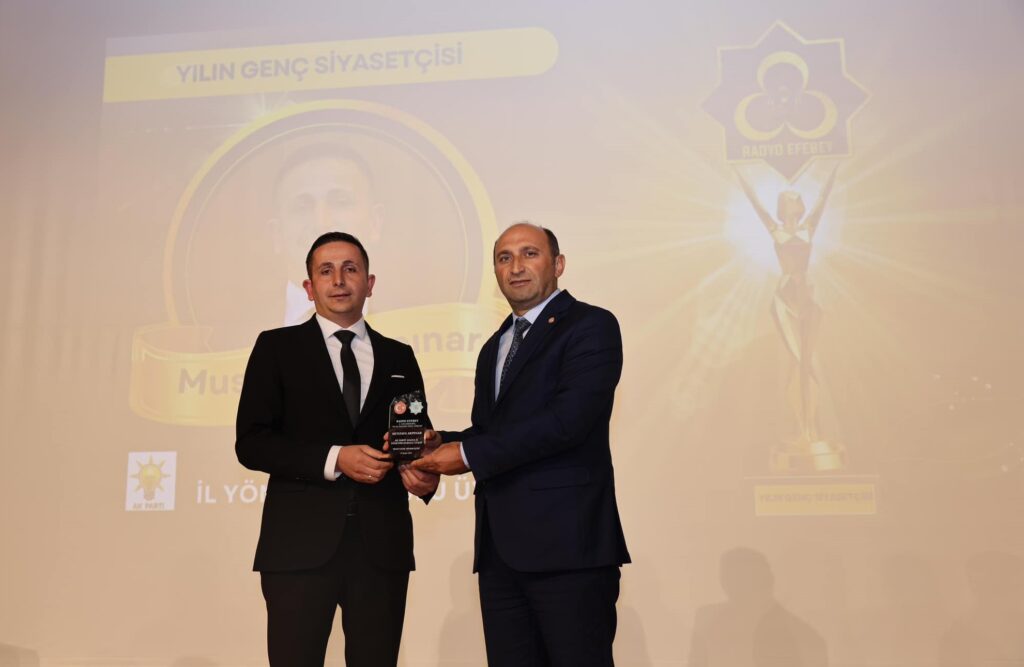 Radyo Efebey’in Genç Siyasetçi Ödülü Pozantı’ya Geldi