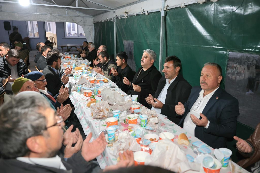 Yağlıtaş ve Çamlıbel Mahallesinde İftar Sofrası Kuruldu