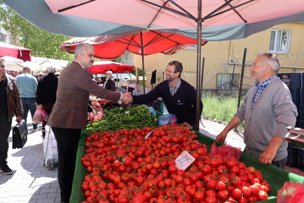 Pozantı Belediye Başkanı Ali Avan Halk Pazarını Ziyaret Etti