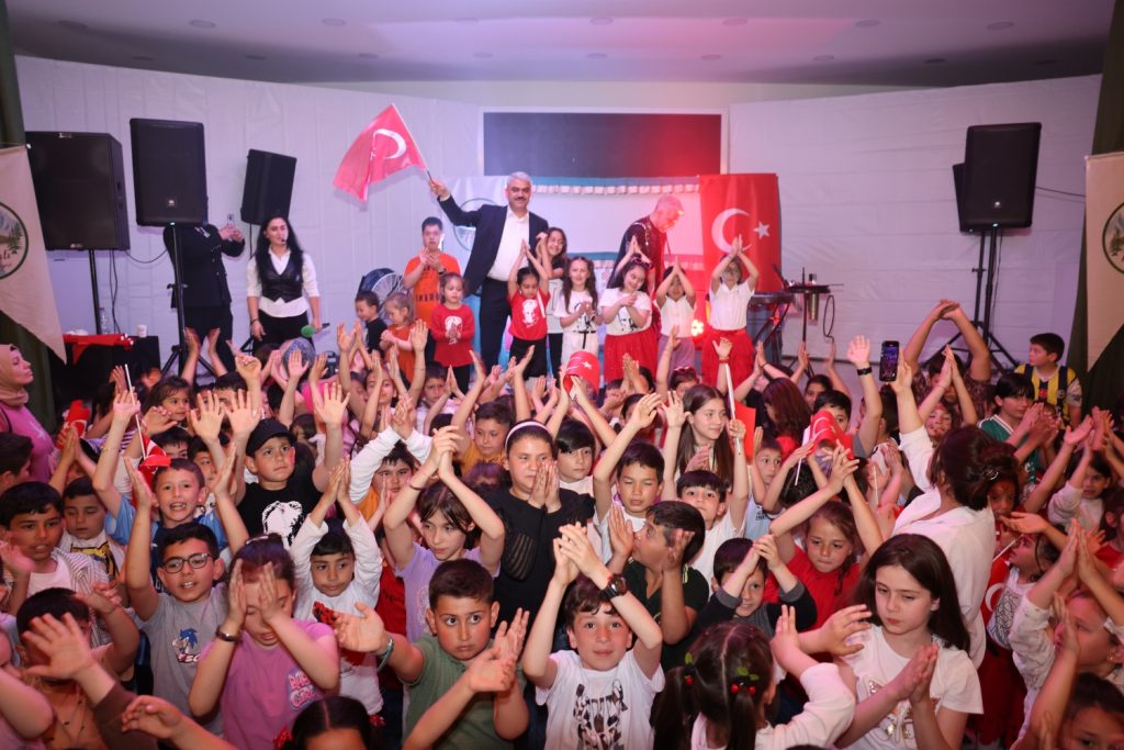 Pozantı’da 23 Nisan Çocuk Oyunları Şenliği Düzenlendi