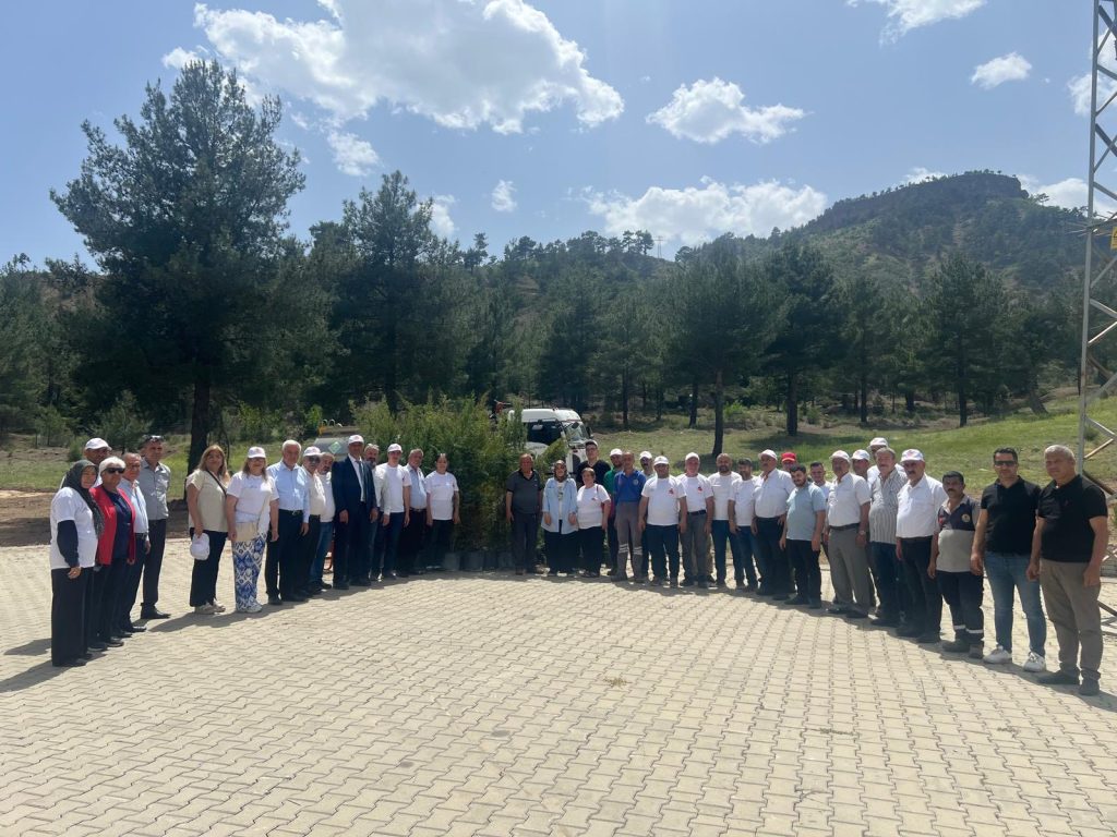 CHP Pozantı İlçe Başkanlığı’ndan 25 Mayıs’a Özel Ağaç Dikimi Etkinliği