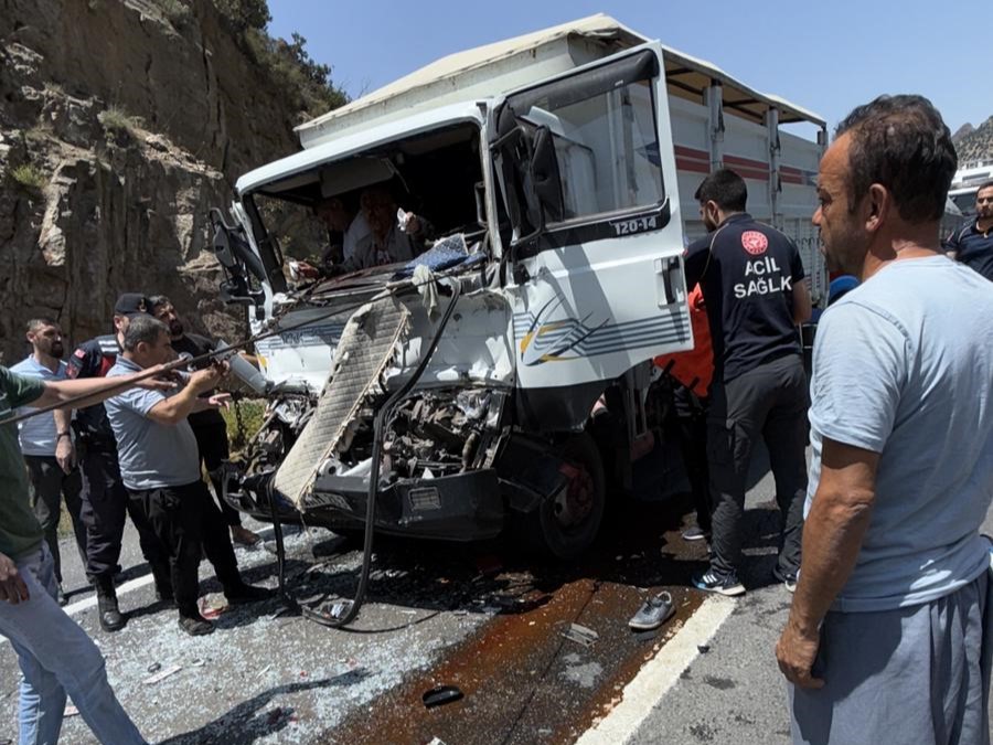 Çiftehan Karayolunda Kaza: 3 Yaralı