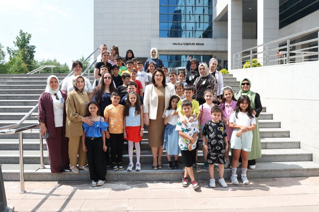 Milletvekili Sunay Karamık Pozantılı Öğrencileri Meclis’te Ağırladı