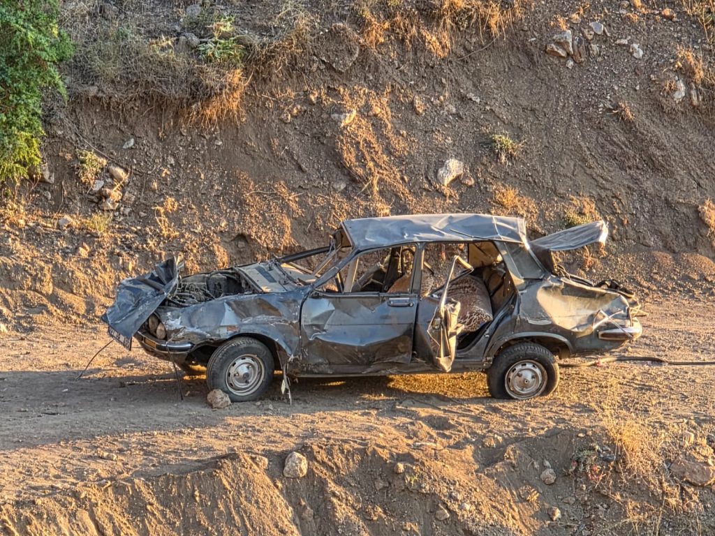 Hamidiye Mahallesinde Otomobil Uçuruma Yuvarlandı. 2 Ölü 6 Yaralı