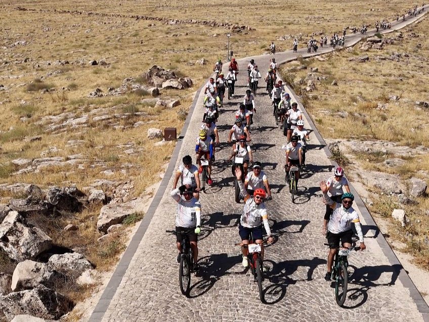 Pozantılı Bisiklet Tutkunları 1. Göbeklitepe Bisiklet Festivaline Katıldı
