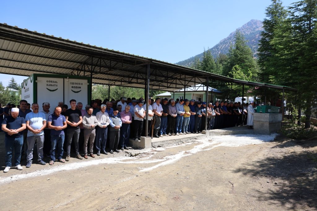 Uçuruma Yuvarlanan Otomobil Kazasında Ölen Körkün Çifti Yan Yana Defnedildi