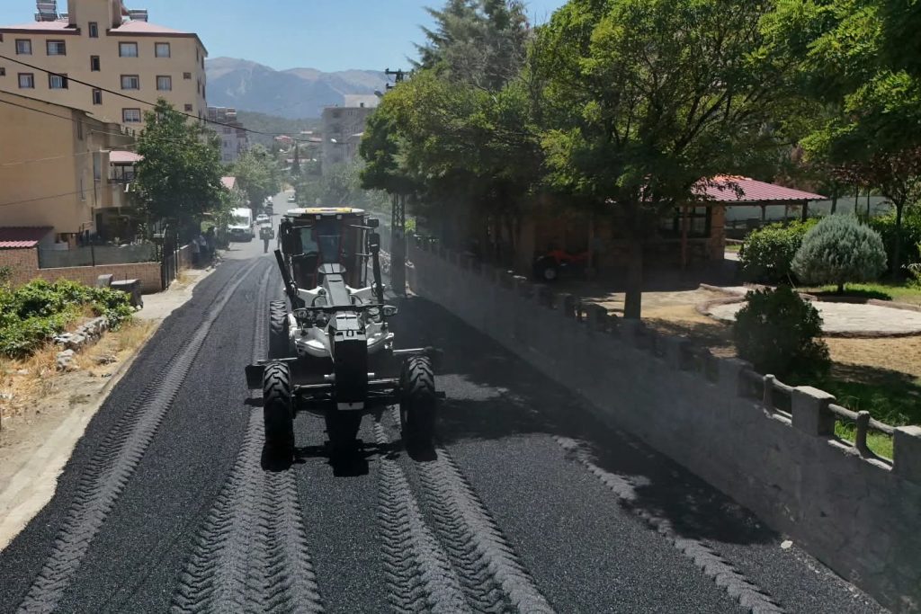 Pozantı Belediyesi’nden Zafer Mahallesi’ne Sıcak Asfalt Hizmeti
