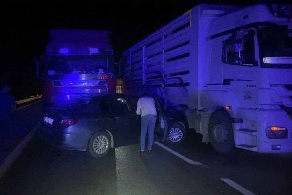 Pozantı Otoyolunda Otomobil ile Tır Kazası Meydana Geldi