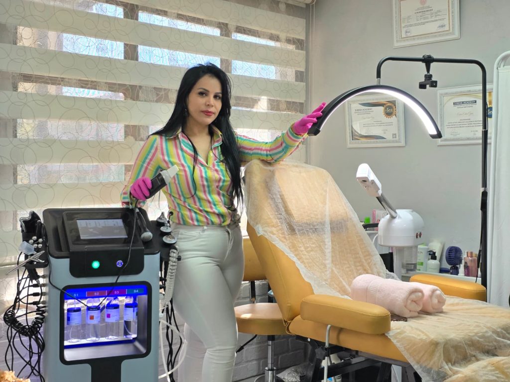 Defne Güzellik Salonu Pozantı’da Hizmete Açıldı