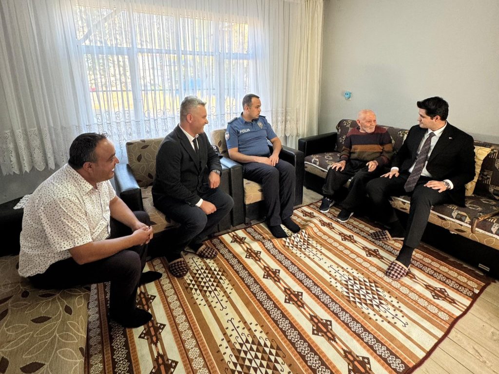 Kaymakam Özmen’den Dünya Yaşlılar Günü’nde Anlamlı Ziyaret