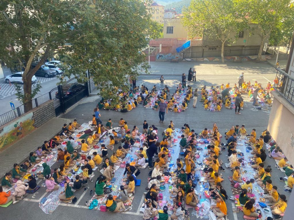 Pozantı Atatürk İlkokulu’nda Dostluk Kahvaltısı: Birlik ve Beraberlik İçin Buluştular
