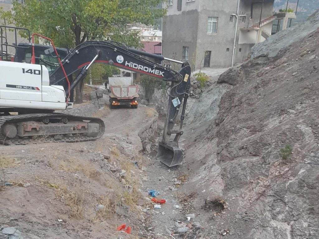 ASKİ’den Pozantı Derelerine Kış Öncesi Temizlik ve Bakım