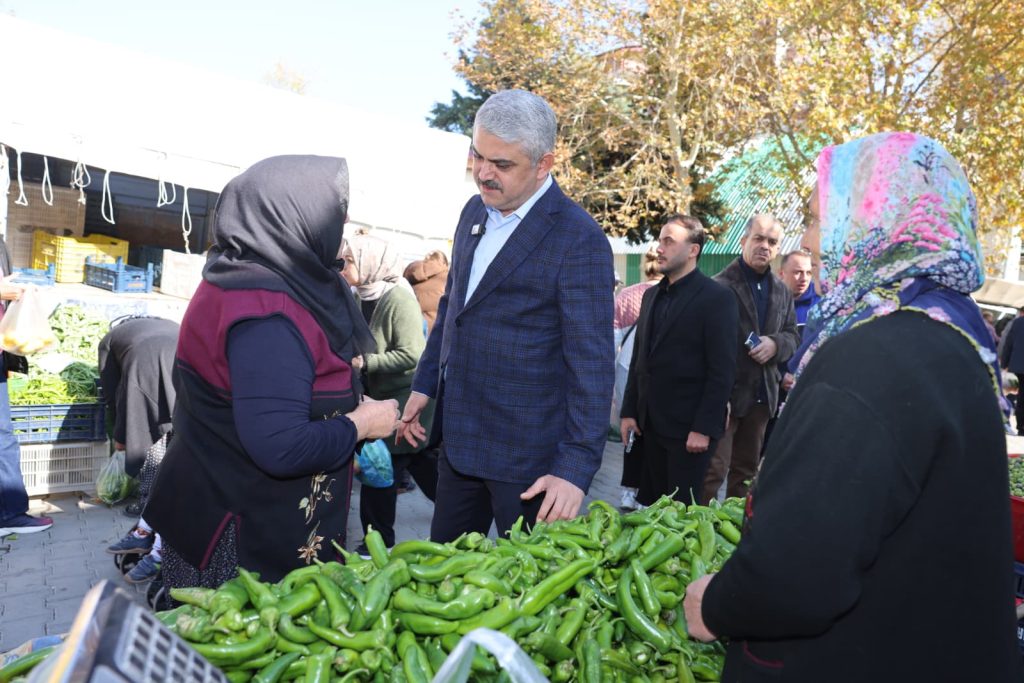 Başkan Ali Avan Halk Pazarı’nda Esnaf ve Vatandaşlarla Buluştu