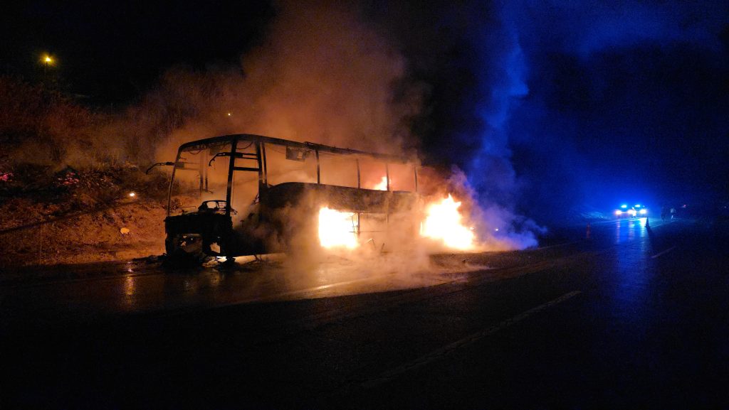 Pozantı Otoyolunda Yolcu Otobüsü Yanarak Küle Döndü