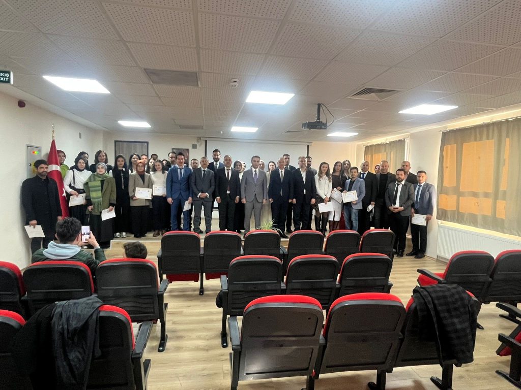 Pozantı’da Eğitim Çalışanlarına Başarı Belgesi Verildi