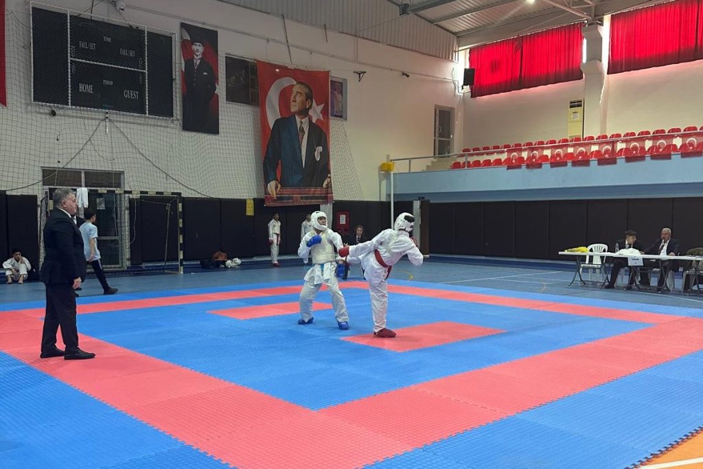 Atatürk Ortaokulu’ndan Karate Turnuvasında Büyük Başarı