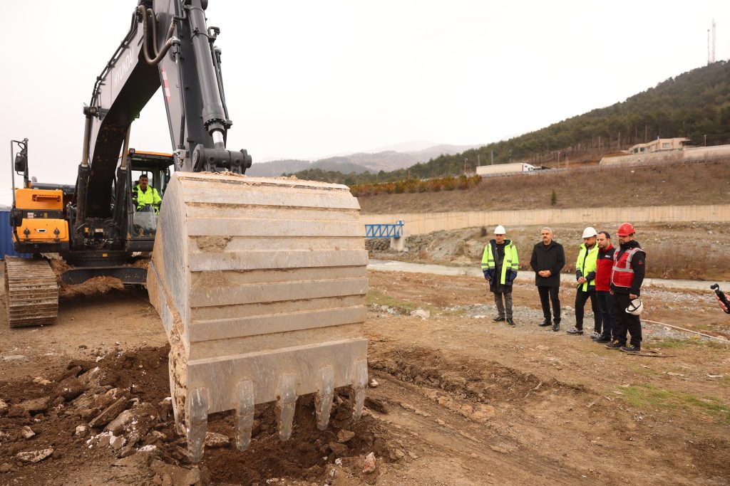 Pozantı ve Akçatekir İçin Tarihi Gün 1.1 Milyar TL’lik Dev Altyapı Projesinde İlk Kazma Vuruldu