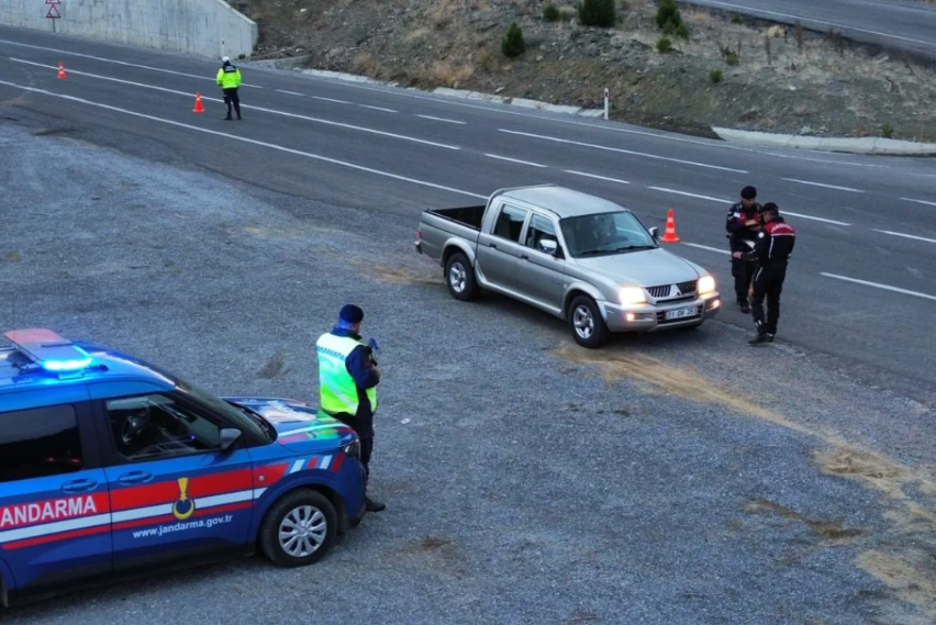 Pozantı’da Jandarma ve Emniyet Güçlerinden Huzur ve Güvenlik İçin Yoğun Çalışma