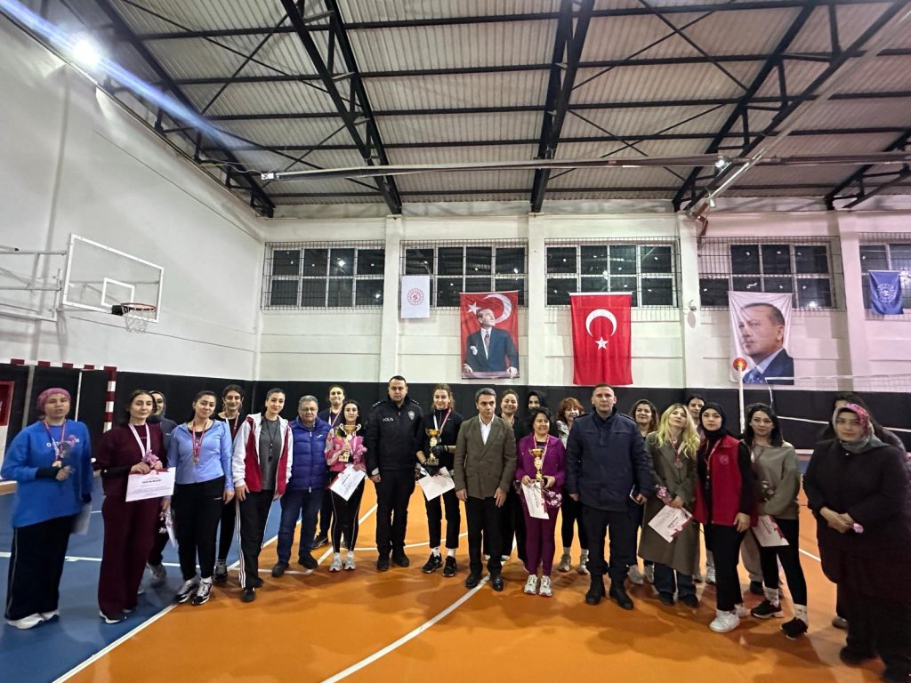 8 Mart Dünya Kadınlar Günü Voleybol Turnuvasının Şampiyonu Belli Oldu