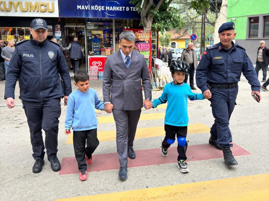 Pozantı’da Öğrencilere Uygulamalı Trafik Eğitimi