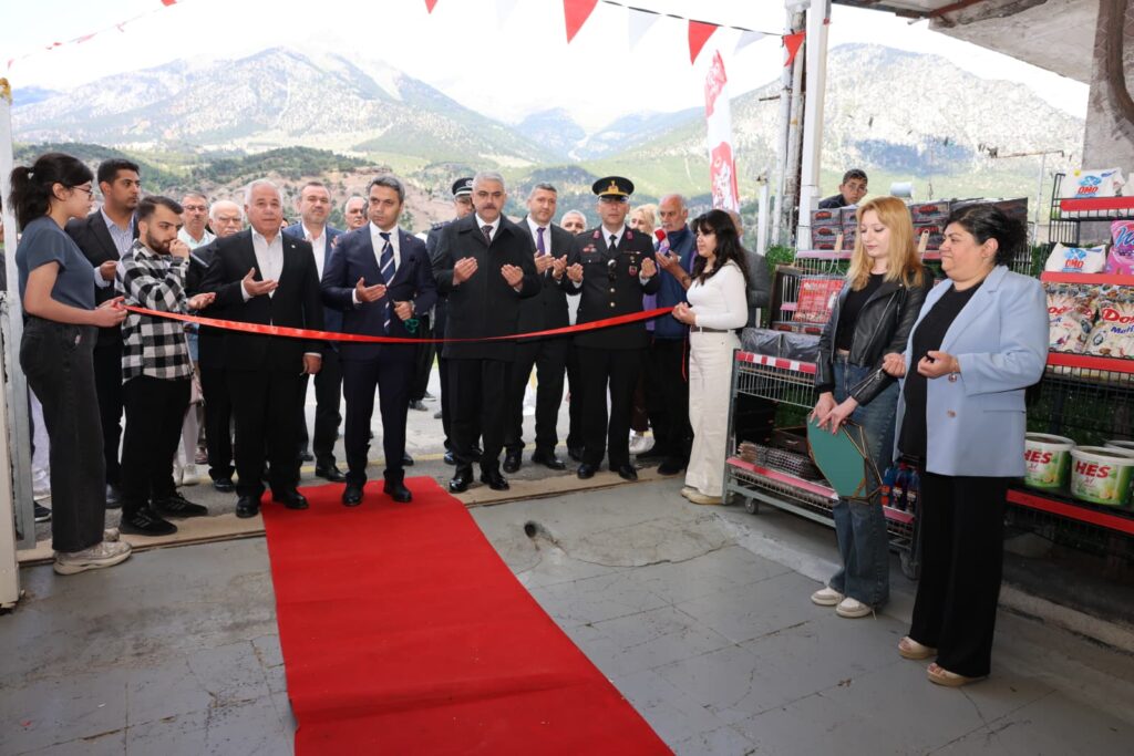 Gökbez Mahallesi’nde Deniz Market Hizmete Açıldı
