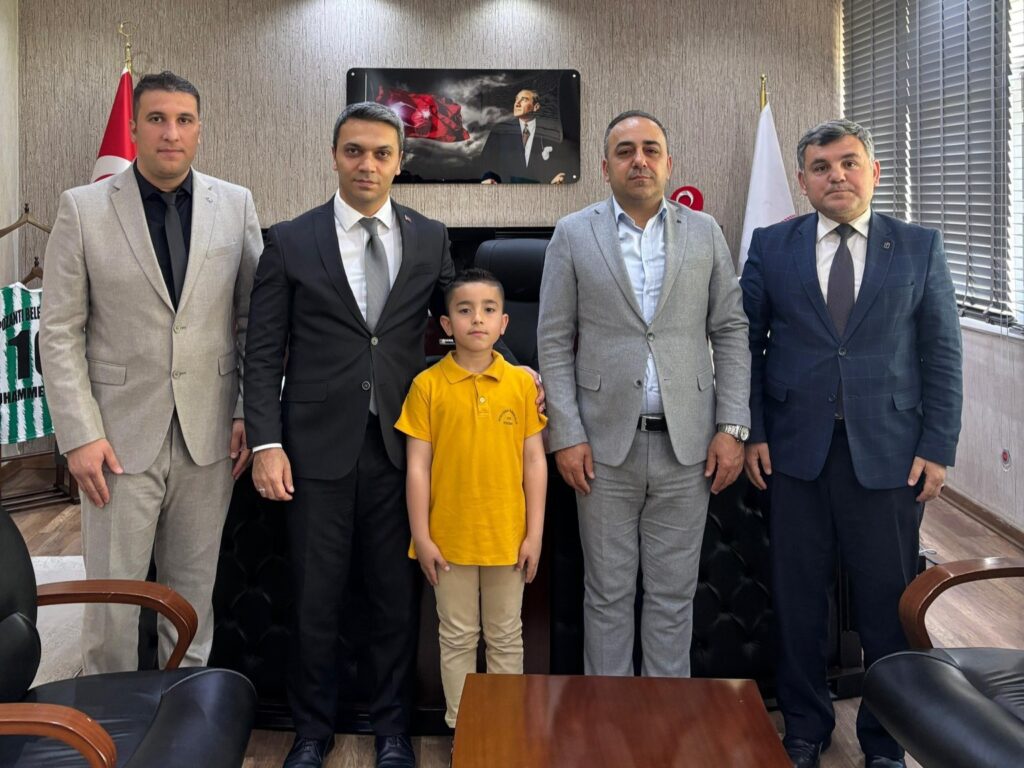 Minik Öğrenciye Kaymakamdan Anlamlı Ödül