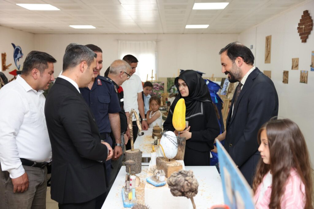 Aşçıbekirli İlkokulunda Geri Dönüşüm Sergisi ve Mezuniyet Coşkusu