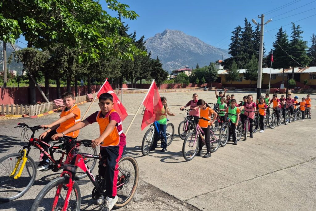 GÖKBEZLİ ÖĞRENCİLER SAĞLIKLI YAŞAM İÇİN PEDAL ÇEVİRDİ