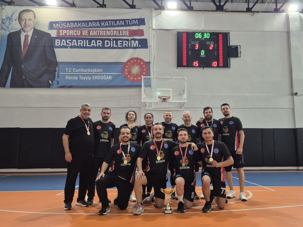 Pozantı Voleybol Bahar Turnuvası’nda Şampiyon Borsa İstanbul Şehit Erhan Konuk İmam Hatip Anadolu Lisesi Oldu