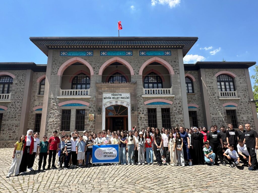 Pozantı Atatürk Ortaokulu Öğrencilerinden Ankara Çıkarması