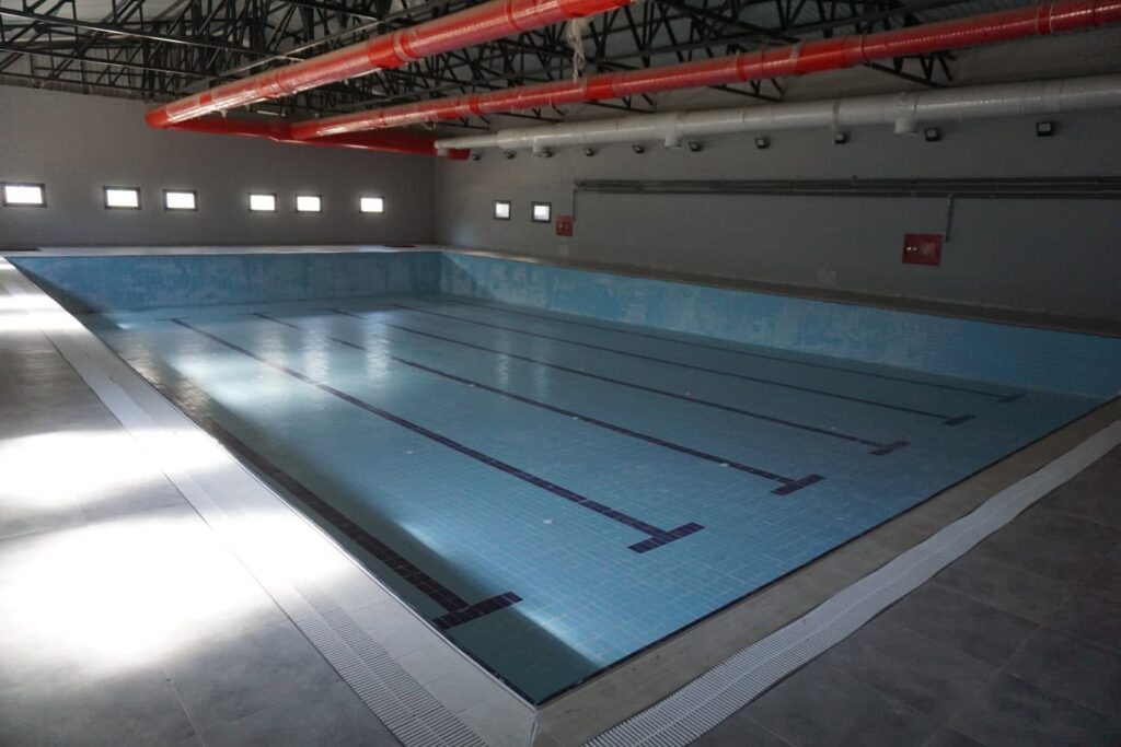 Pozantı’da Yarı Olimpik Yüzme Havuzu Yenilendi