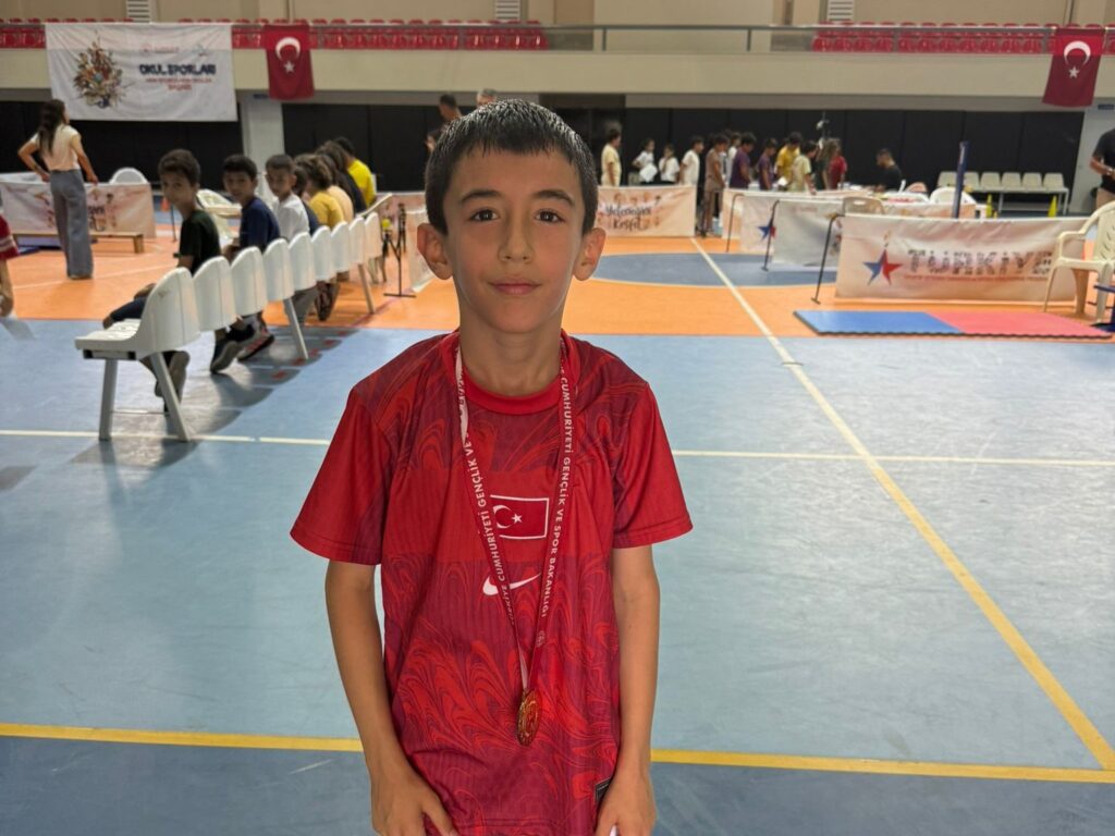 POZANTI’DAN YENİ REKOR: 10 YAŞ GRUBUNDA DAYANIKLILIK ŞAMPİYONU